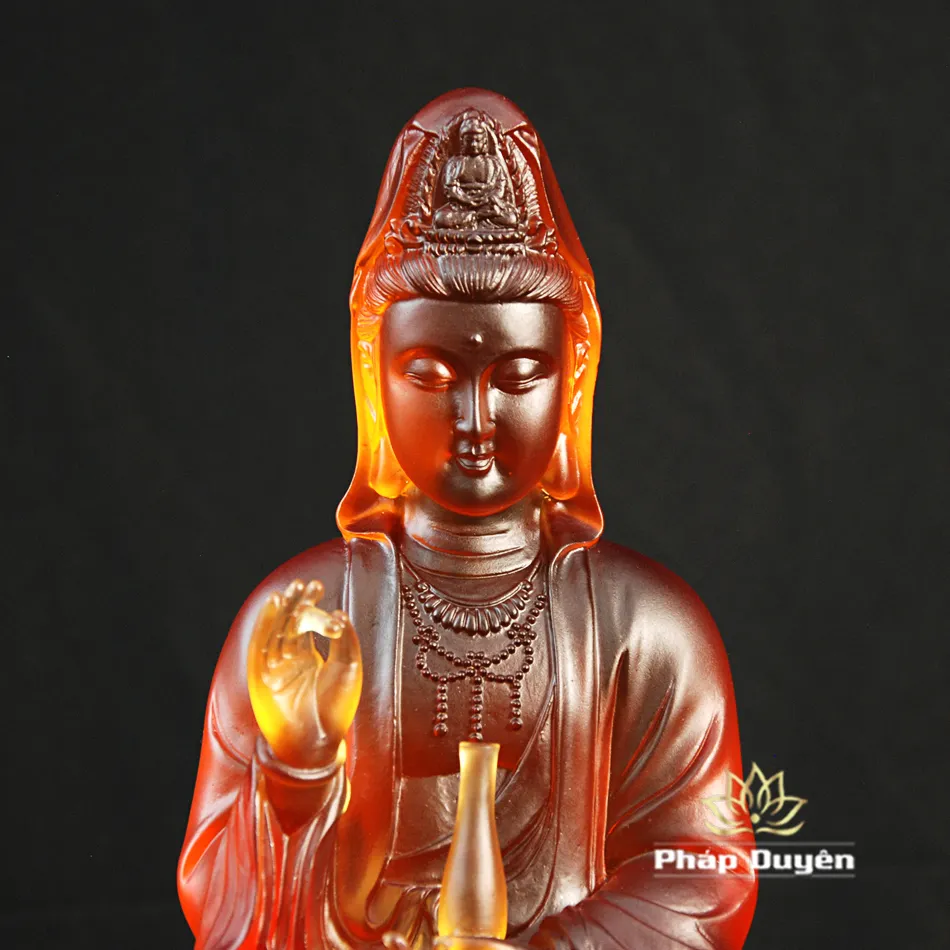 Sắc vàng hổ phách sang trọng của tượng Quan Âm lưu ly