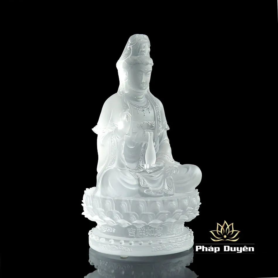 Ánh sáng xuyên thấu qua tượng Quan Âm lưu ly trắng