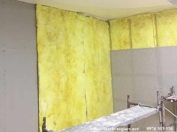 Vách thạch cao 2 mặt kết hợp bông thủy tinh cách âm cho phòng chức năng