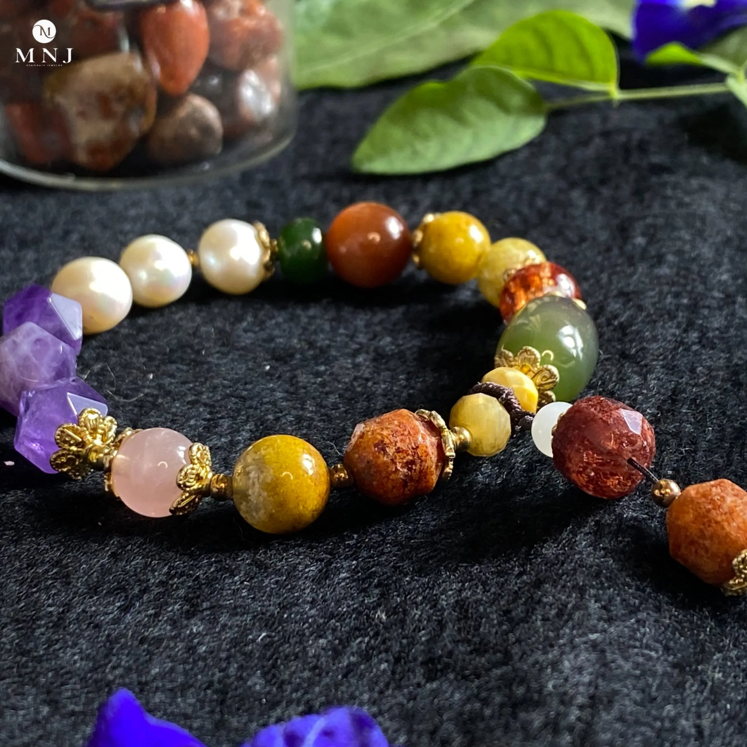 Cận cảnh chi tiết đá tự nhiên chất lượng cao dành cho mệnh Hỏa