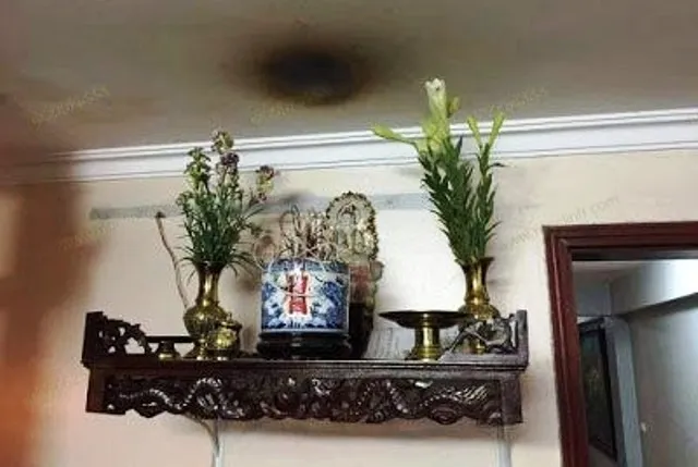 Miếng dán trang trí bàn thờ