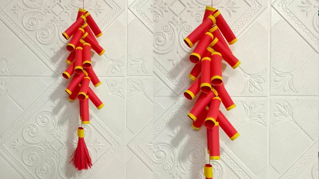 Mô hình dây pháo giấy rực rỡ sắc xuân