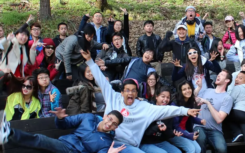 Sinh viên nghệ thuật trong hoạt động sáng tạo