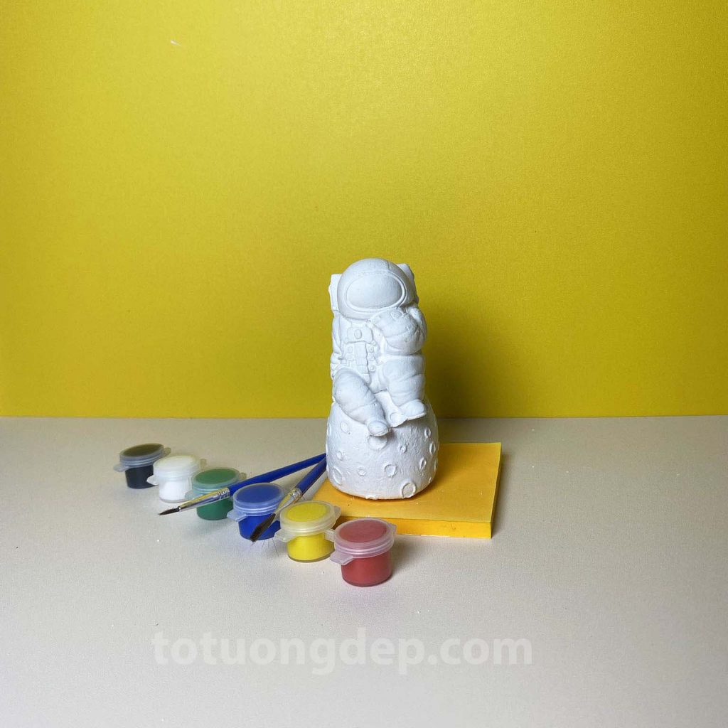 Tượng phi hành gia - mặt trước