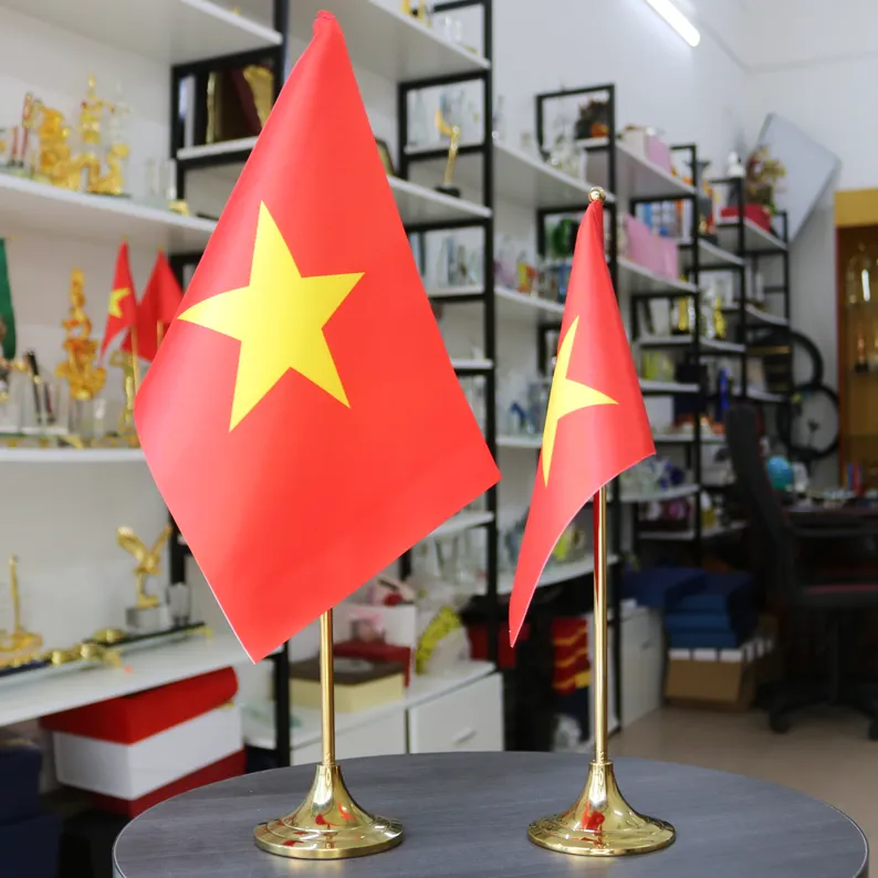 Cờ trang trí bàn làm việc chất liệu vải lụa cao cấp