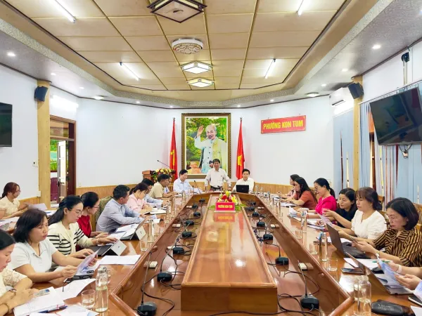 Đoàn công tác làm việc với các đơn vị trường học và doanh nghiệp