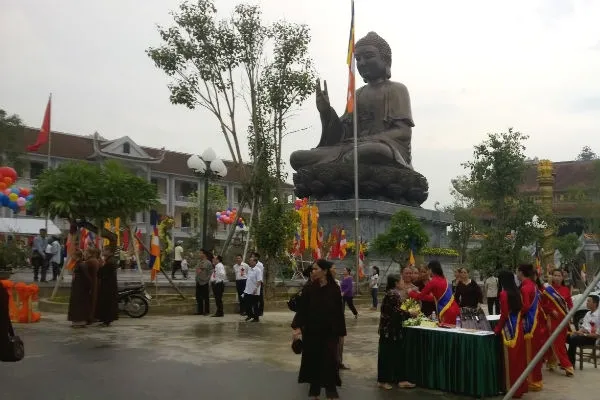 Đại tượng Phật Thích Ca Mâu Ni bằng đồng cao 14,76m, nặng 150 tấn tại Nam Định