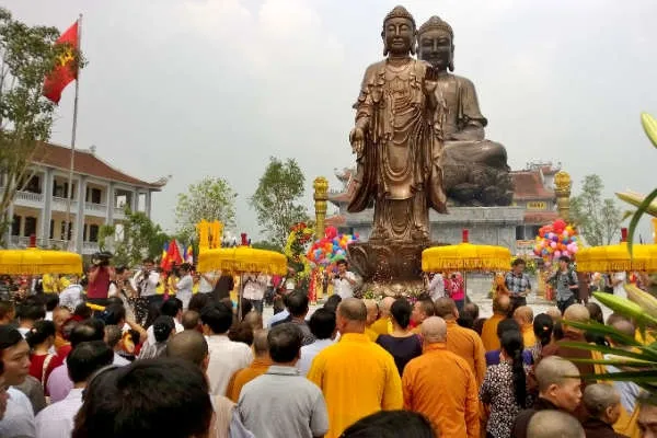 Chuẩn bị lễ dâng hương và phóng sinh tại lễ khánh thành tượng Phật