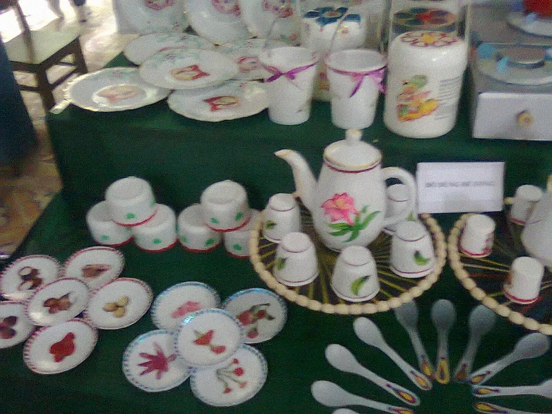 Đồ dùng gia đình mô phỏng từ vỏ hộp sữa và nhựa cũ