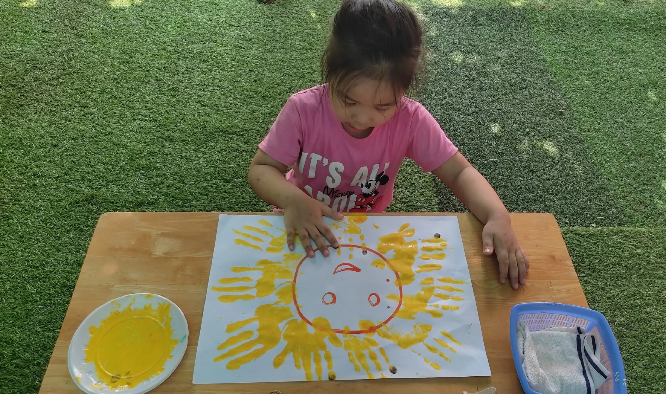 Tác phẩm đầy màu sắc của các nghệ sĩ nhí