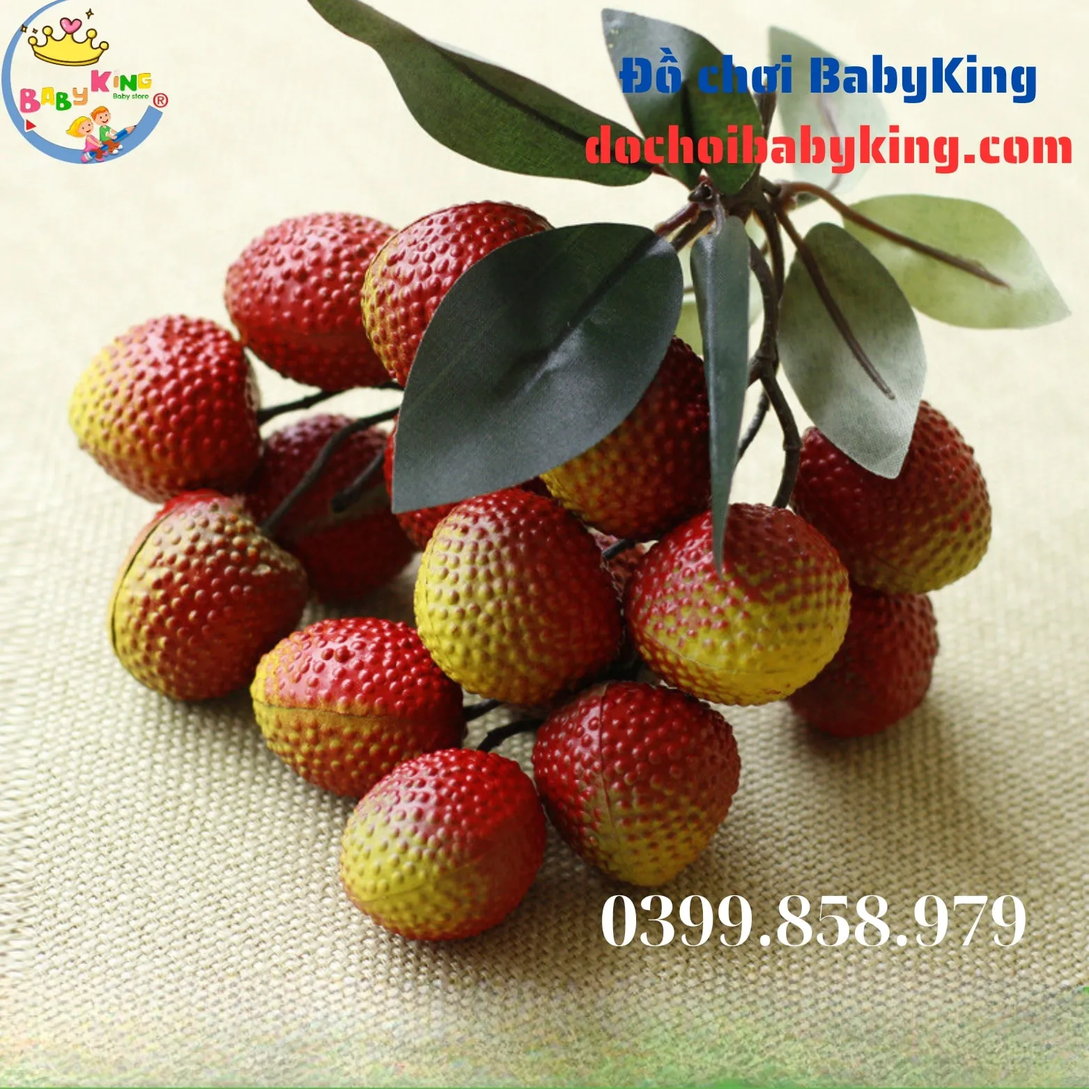 Chùm vải nhựa với màu đỏ tươi đặc trưng