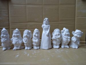 Sản phẩm tại đây chủ yếu là tượng Phật với nhiều phẩm chất khác nhau