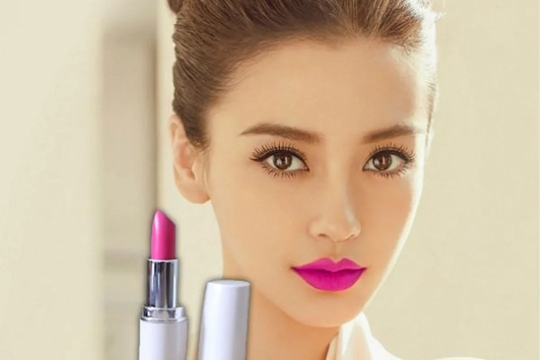 Ảnh minh họa cách pha màu hồng nhạt lên son môi hồng cánh sen