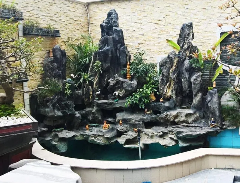 Đá lũa tạo cảnh quan tự nhiên cho hồ cá mini