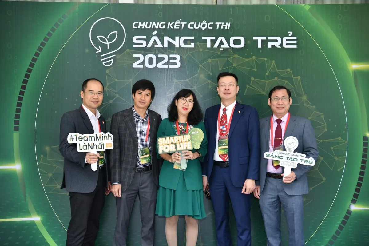 Ban giám khảo Cuộc thi Sáng tạo trẻ 2023