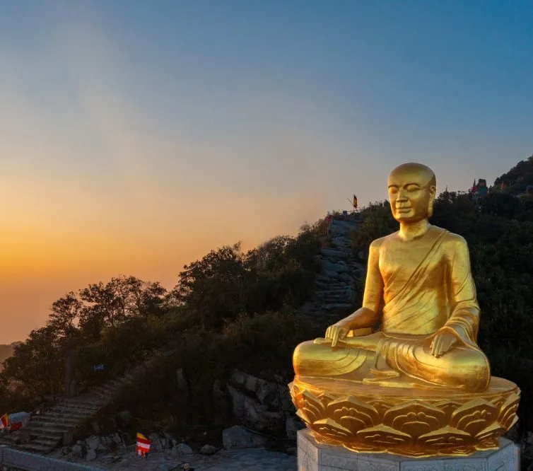 Bảo tượng Phật Hoàng Trần Nhân Tông cao 12,6m được đúc từ 138 tấn đồng