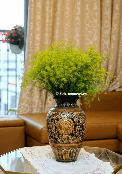 Mẫu bình cắm hoa đẹp từ gốm sứ Bát Tràng dành cho phòng khách