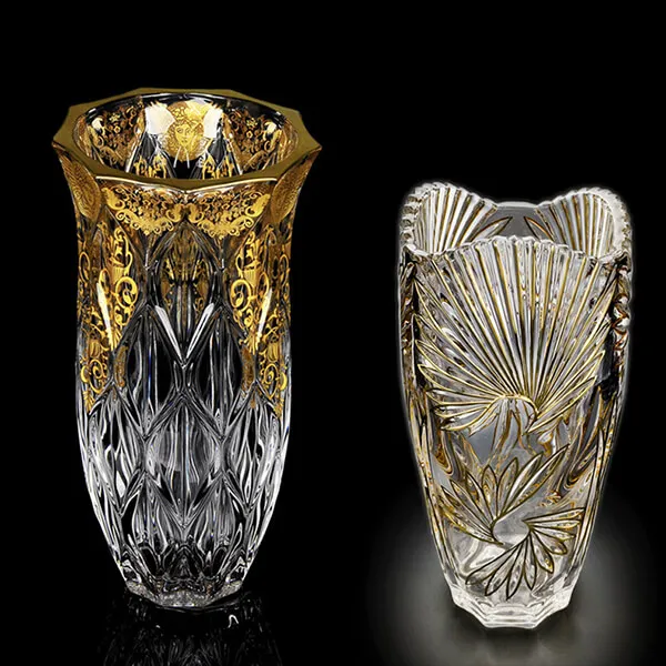 Bình hoa pha lê thủy tinh sở hữu vẻ đẹp lung linh, khiến không gian trở nên bừng sáng