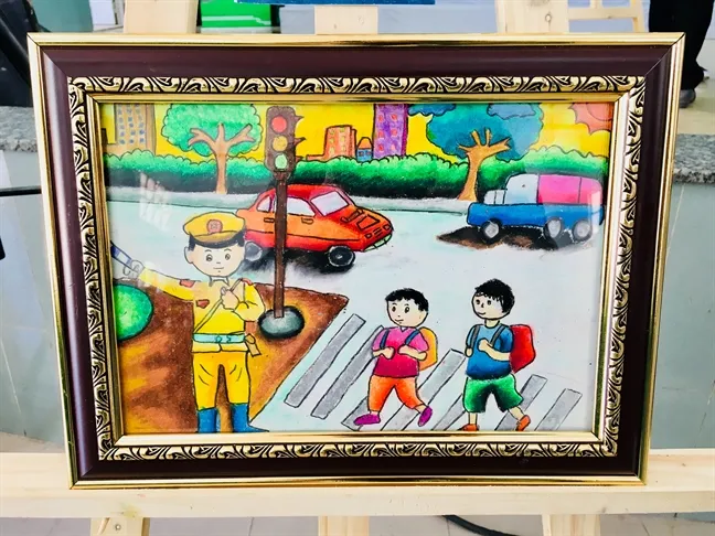 Bức họa đầy màu sắc mô tả các phương tiện di chuyển trật tự trong đô thị