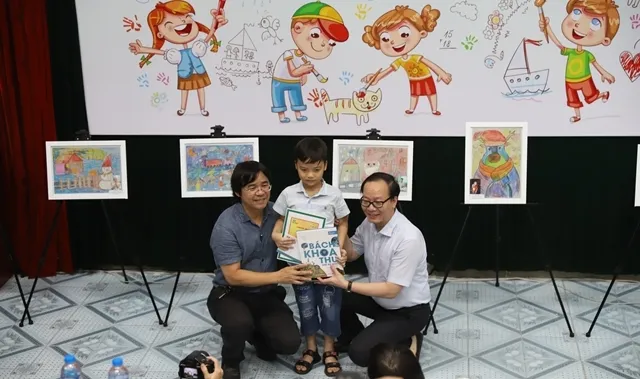 Bức tranh đạt giải đặc biệt trong cuộc thi vẽ tranh giáng sinh của bé Phan Anh Minh