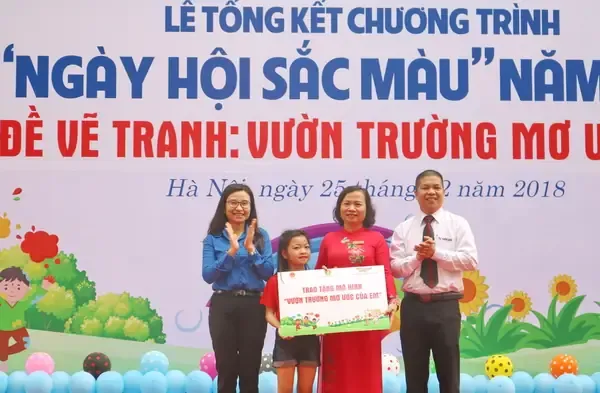 Bức tranh ngôi trường của bé yêu đầy sáng tạo