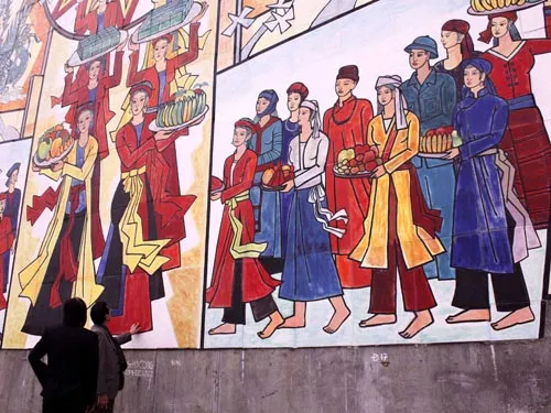 Bức tranh sứ tinh khiết và rực rỡ mang đầy vẻ đẹp mỹ thuật