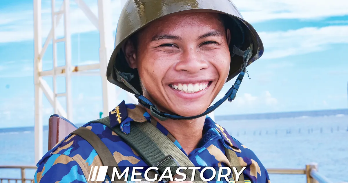 Bức tranh vẽ người lính hải quân hiên ngang đứng gác nơi đảo xa, thể hiện tình yêu biển đảo quê hương