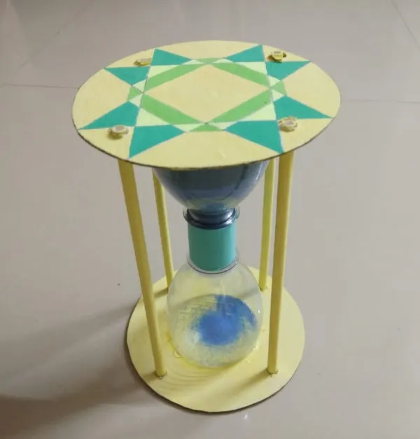 Các bước làm đồng hồ cát từ chai nhựa cũ