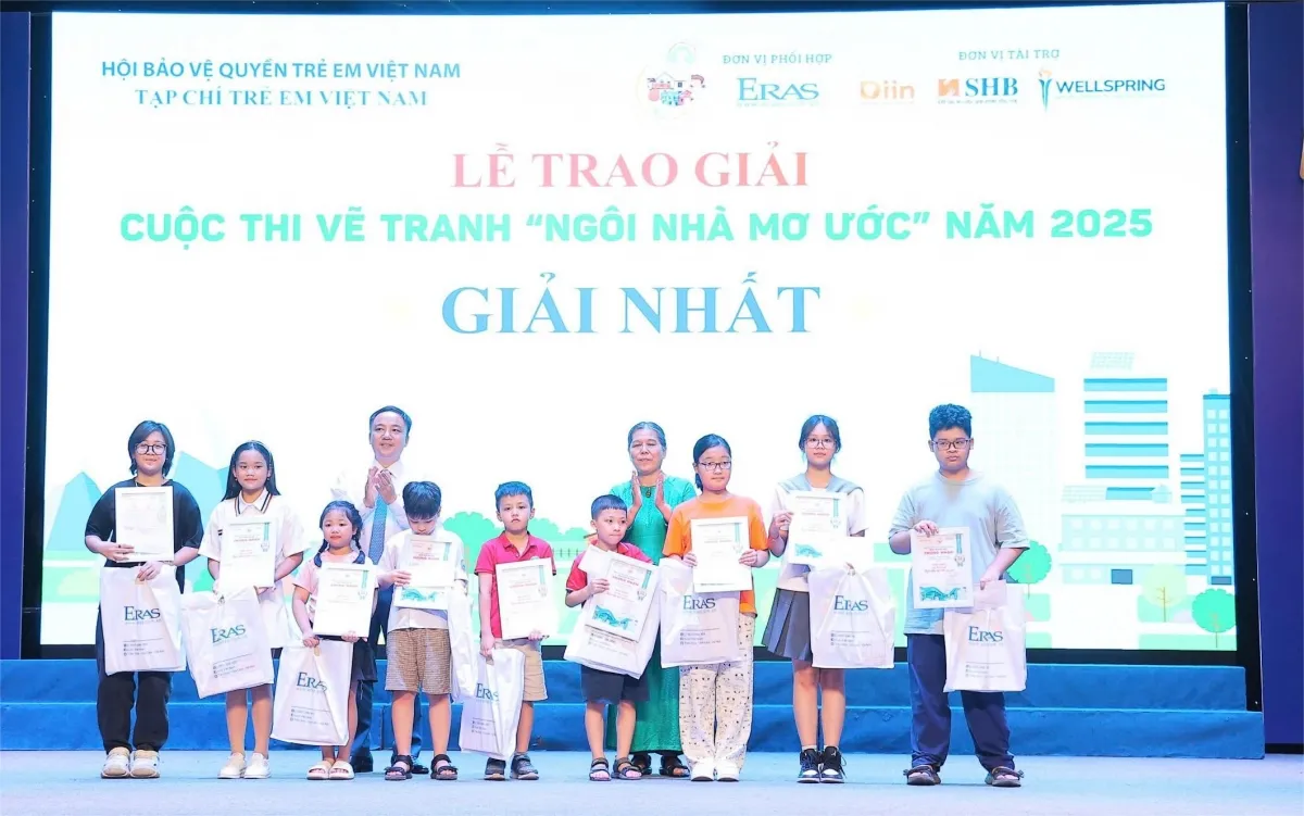 Các thí sinh đạt giải cao trong cuộc thi tranh vẽ đô thị năm 2025