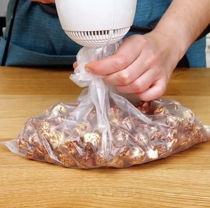 Sáng tạo cách hút chân không thủ công bằng bộ phận hút của máy sấy tóc