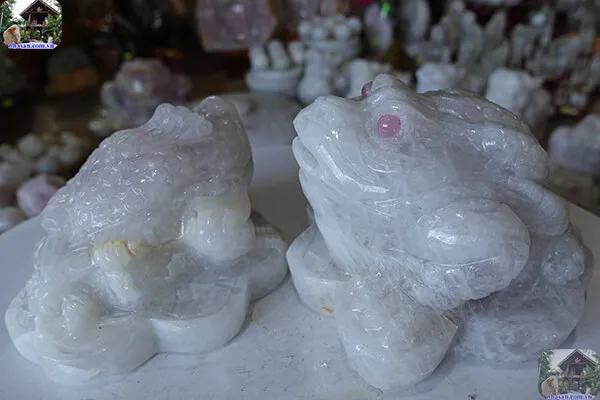 Vòng tỳ hưu đá phong thủy cần khai quang điểm nhãn