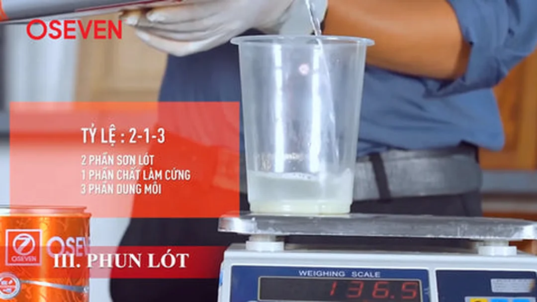 cách pha màu gỗ khi phun lót và tạo lớp nền