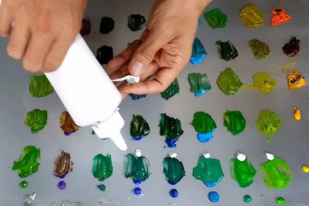 cách pha màu xanh lá cây và thử màu acrylic trước khi tô tượng