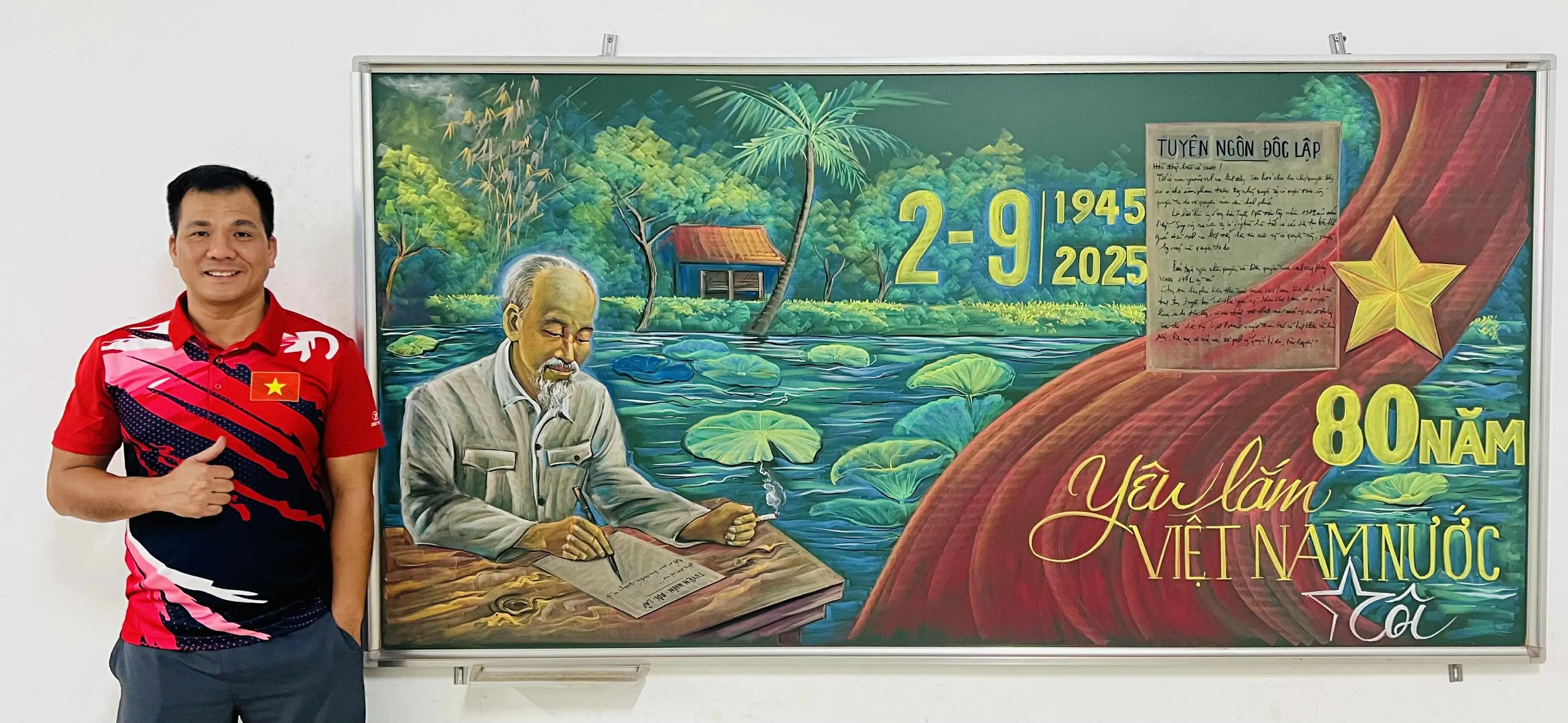 Chân dung thầy giáo Nguyễn Trí Hạnh người thực hiện bộ tranh vẽ quốc khánh