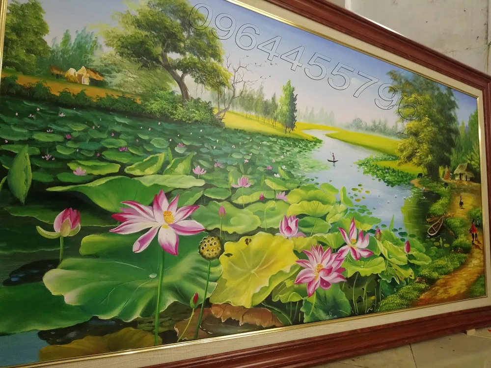 Chi tiết hoa sen được vẽ tinh tế trên tranh