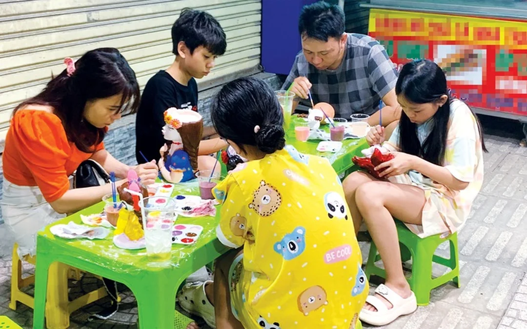 chia sẻ cách tô tượng cho đẹp khi so sánh chất liệu màu chia sẻ cách tô tượng cho đẹp khi chọn màu acrylic và màu nước