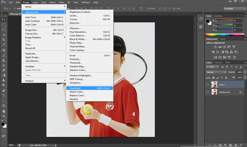 Chọn Image Adjustments Desaturate để khử màu hình ảnh