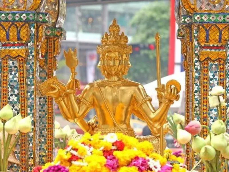Chi tiết các món pháp khí trên tay tượng Phật 4 mặt Thái Lan biểu tượng cho quyền năng