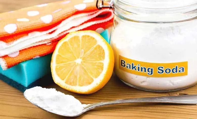 Nước tẩy Javen giúp xử lý triệt để các vết màu cứng đầu nhất trên vải trắng