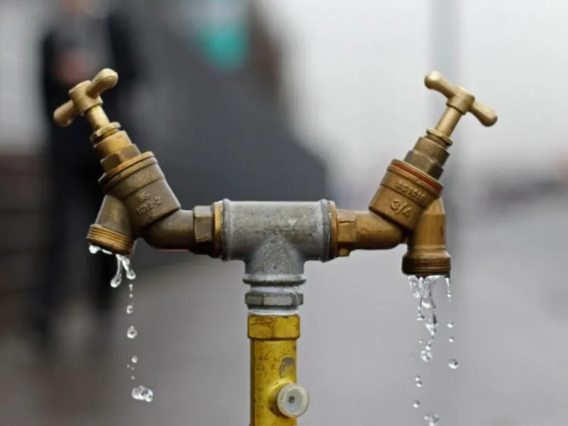 Giữ vệ sinh vòi nước để tránh tích tụ tạp khí