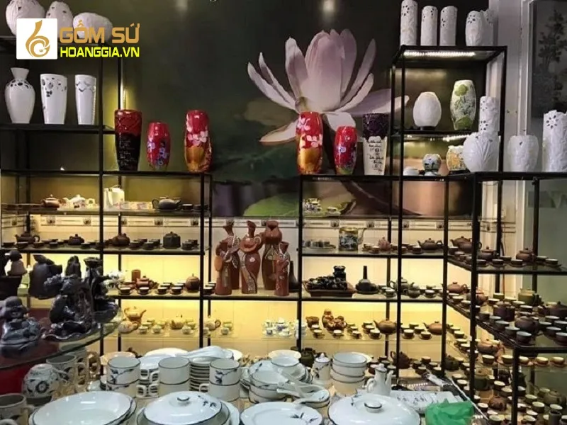 Bộ ấm chén men hỏa biến tinh tế tại cửa hàng gốm sứ Tiến Minh