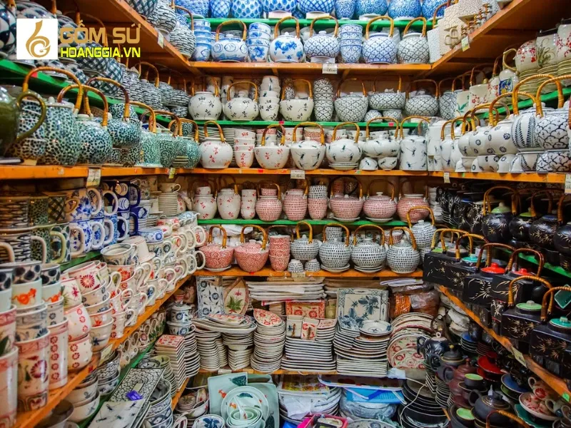 Sản phẩm gốm sứ mang đậm bản sắc văn hóa Việt tại showroom Cần Thơ