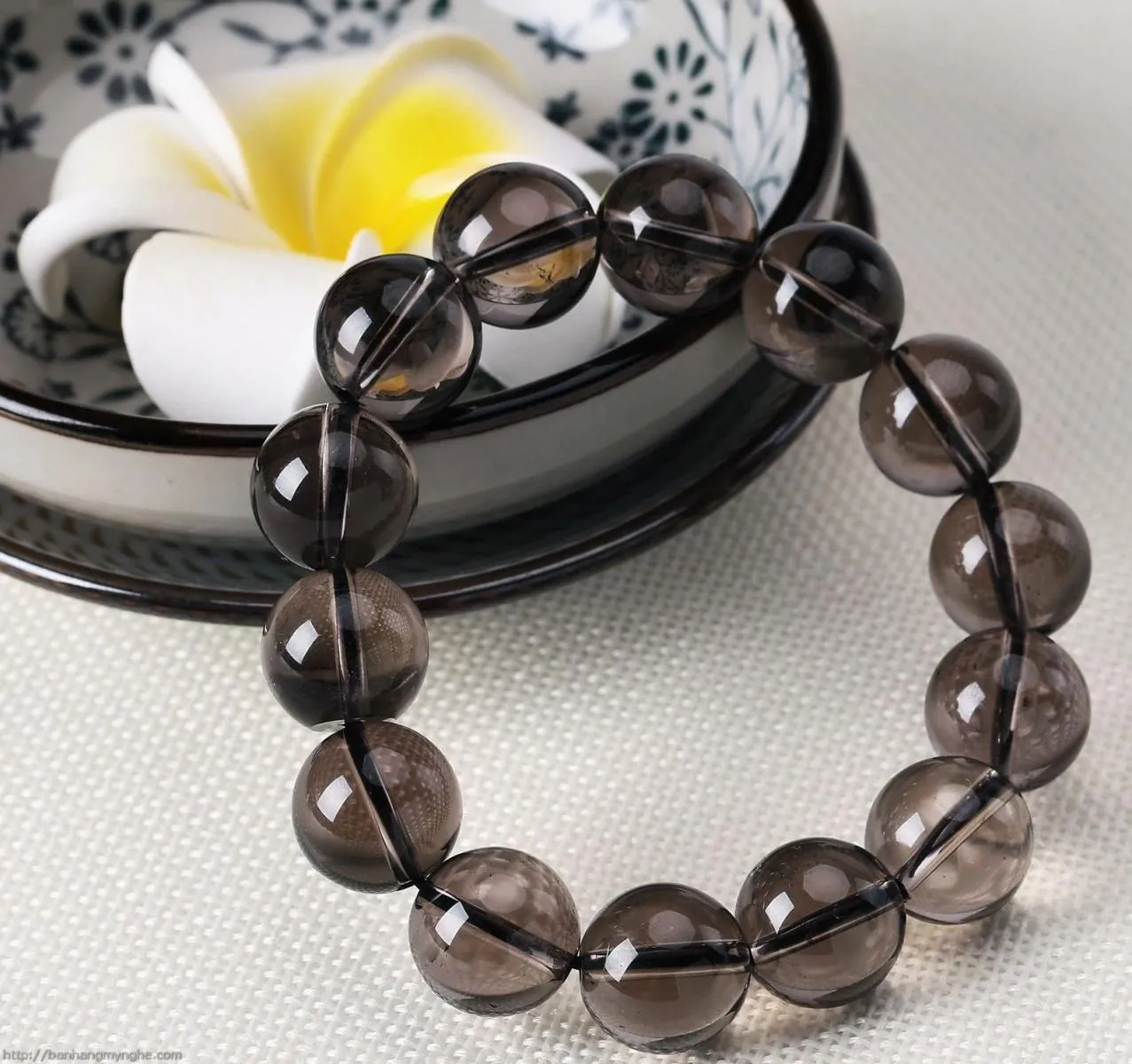 Đá phong thủy phù hợp với người mệnh Thủy - Thạch Anh Khói Đen