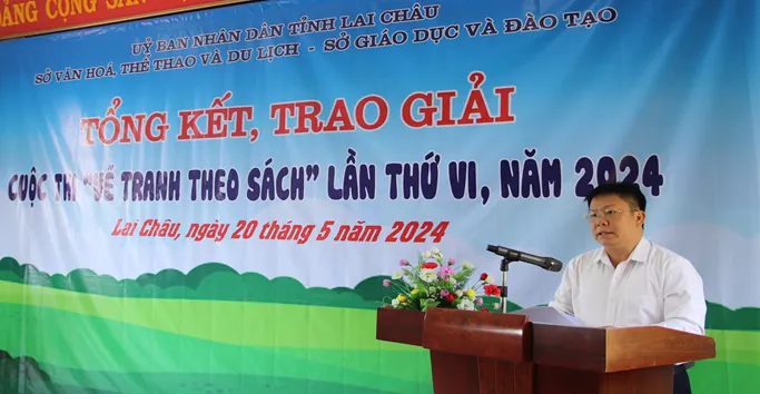 Đại diện ban tổ chức phát biểu khai mạc tại cuộc thi vẽ tranh theo sách