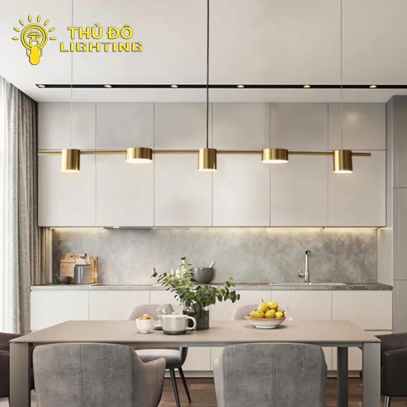 Đèn thả 5 bóng với khung kim loại đen và chi tiết mạ vàng