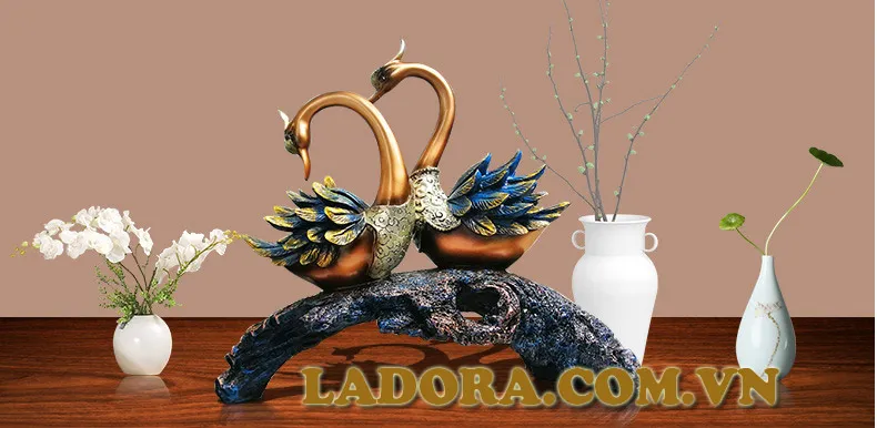 Đôi chim thiên nga xinh đẹp – Kệ tivi trang trí phòng khách tại ToTuongDep