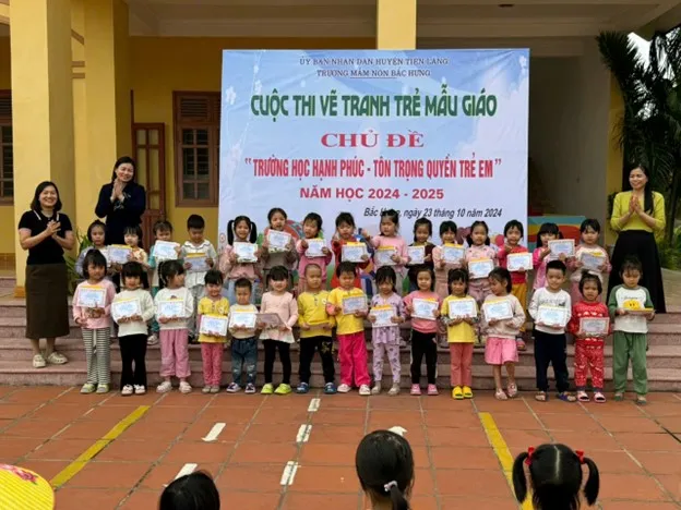 Đông đảo các bé đạt giải khuyến khích cuộc thi vẽ tranh chủ đề trường mầm non