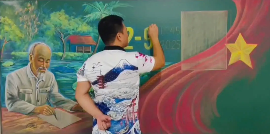 Dự án lan tỏa đam mê vẽ tranh bảng của thầy giáo trong mùa tranh vẽ quốc khánh