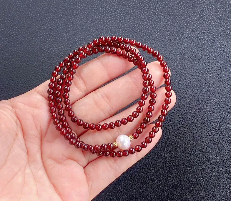 Bảng màu đá Garnet đỏ rực rỡ cực kỳ phù hợp cho người mệnh Hỏa