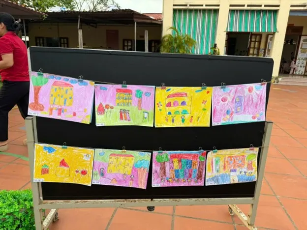 Góc nhìn sáng tạo về ngôi trường qua tranh vẽ chủ đề trường mầm non của bé